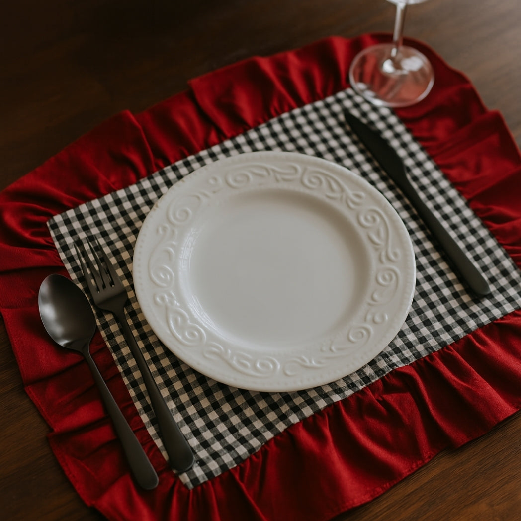 Kırmızı Fırfırlı Siyah Pötikare Amerikan Servis Homerest