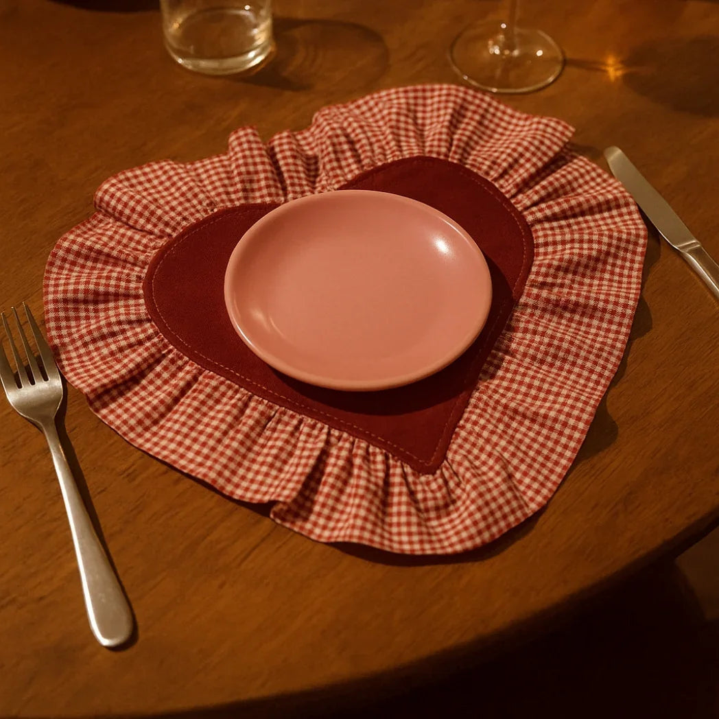Pötikare Fırfırlı Kırmızı Kalp Amerikan Servis Homerest