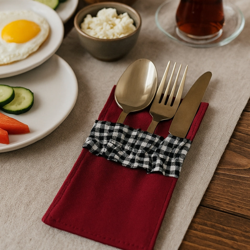 Siyah Fırfırlı Kırmızı Kaşıklık Homerest